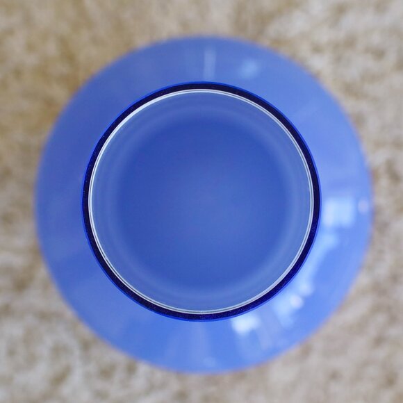 Mid 20th Century Blenko Attributed Periwinkle Blue Vase - Picture 2 of 4